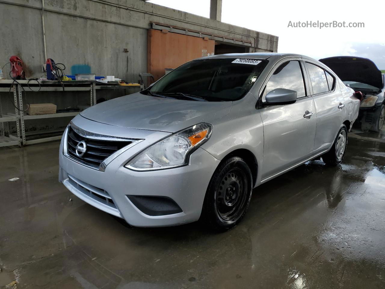 2018 Nissan Versa S Серебряный vin: 3N1CN7AP9JK402499