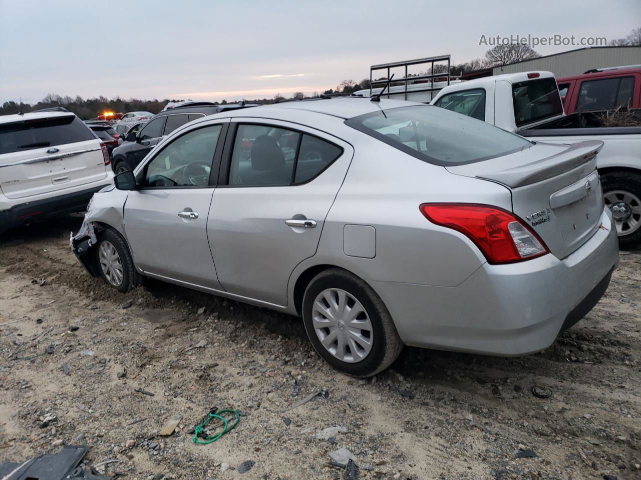 2018 Nissan Versa S Серебряный vin: 3N1CN7AP9JK431355