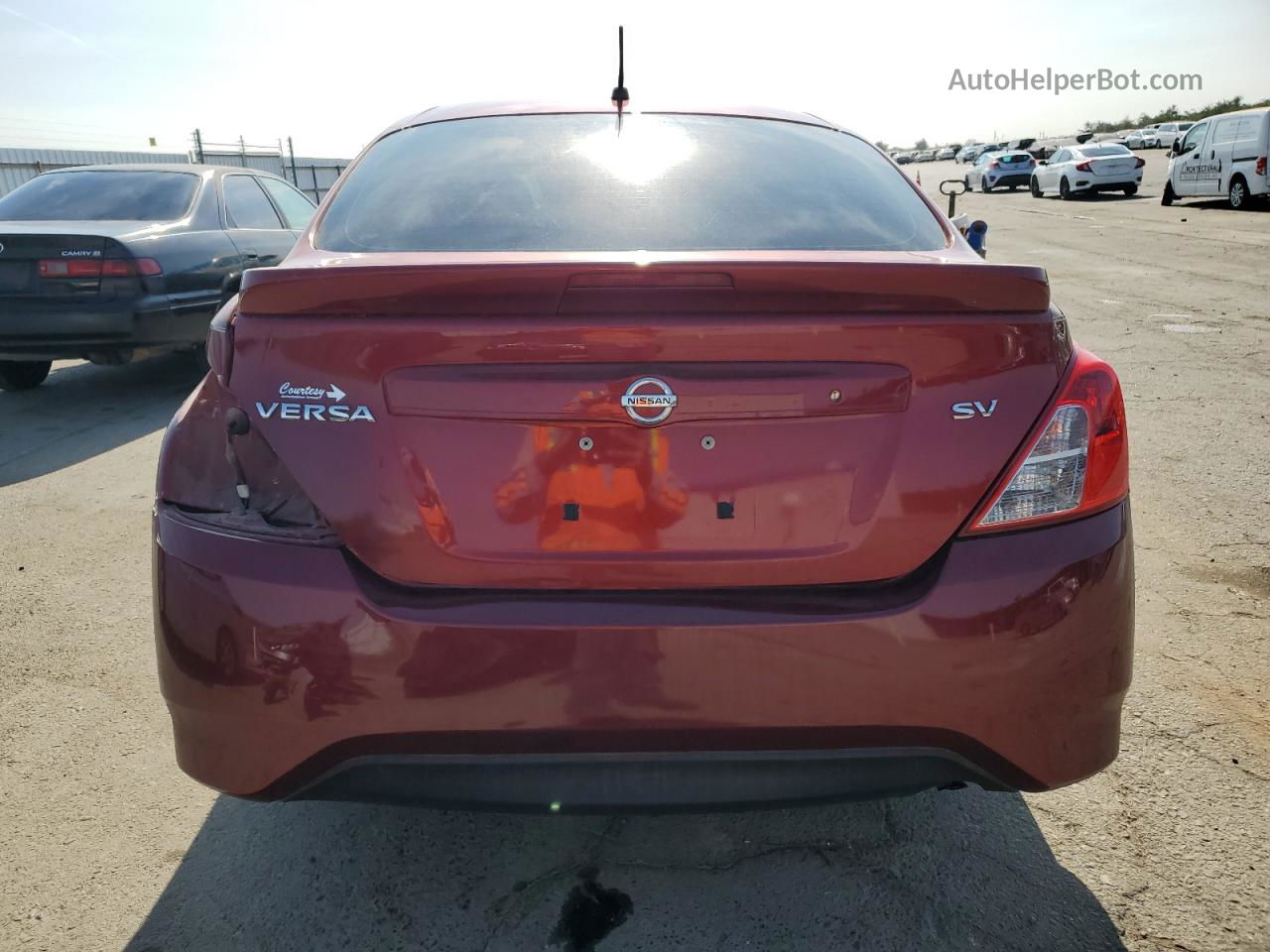 2018 Nissan Versa S Burgundy vin: 3N1CN7AP9JL819597