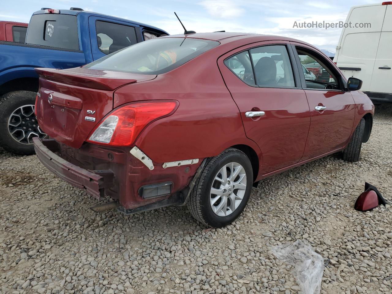 2018 Nissan Versa S Красный vin: 3N1CN7AP9JL833015