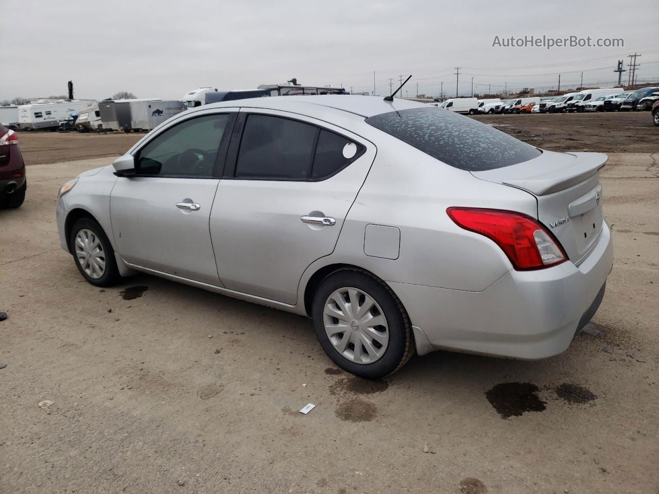 2018 Nissan Versa S Серебряный vin: 3N1CN7AP9JL869819