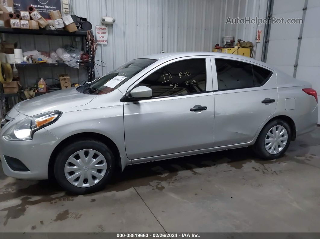 2016 Nissan Versa 1.6 S Silver vin: 3N1CN7APXGL849992