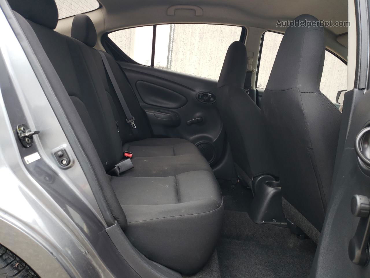 2016 Nissan Versa S Серый vin: 3N1CN7APXGL914047