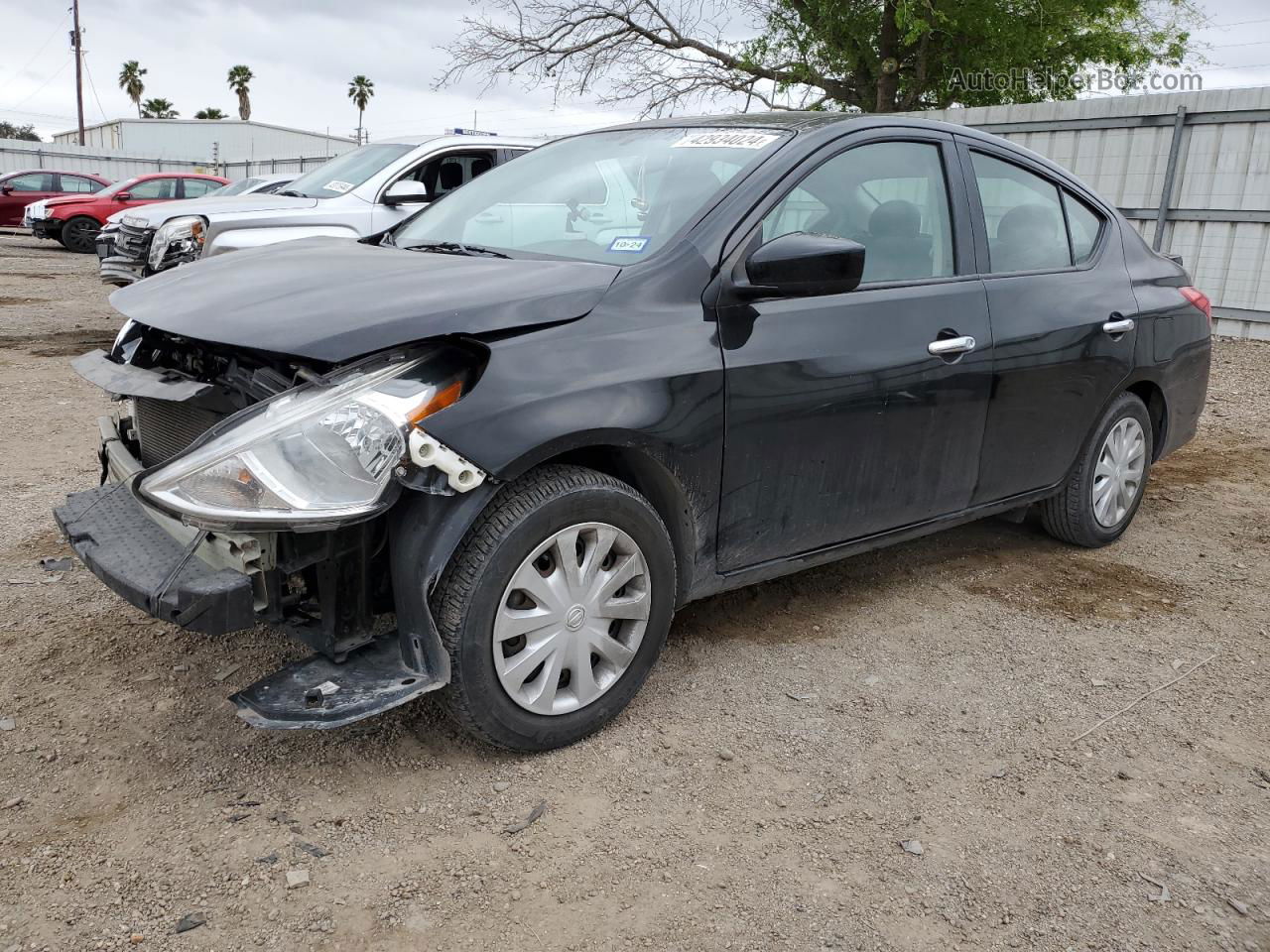 2018 Nissan Versa S Черный vin: 3N1CN7APXJL800699