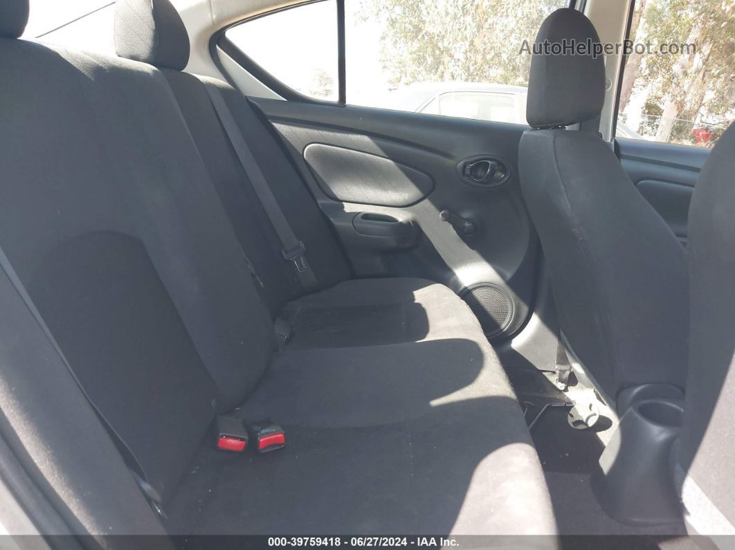 2018 Nissan Versa 1.6 S+ Серебряный vin: 3N1CN7APXJL823996