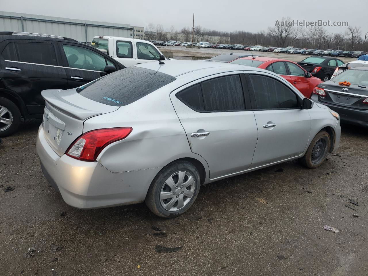 2018 Nissan Versa S Серебряный vin: 3N1CN7APXJL876259