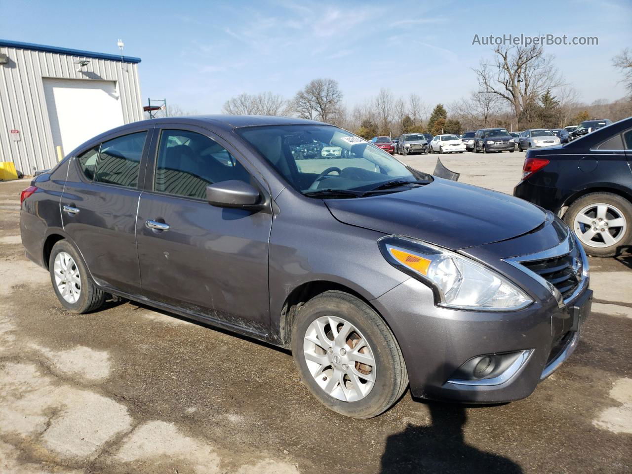 2018 Nissan Versa S Серый vin: 3N1CN7APXJL882756