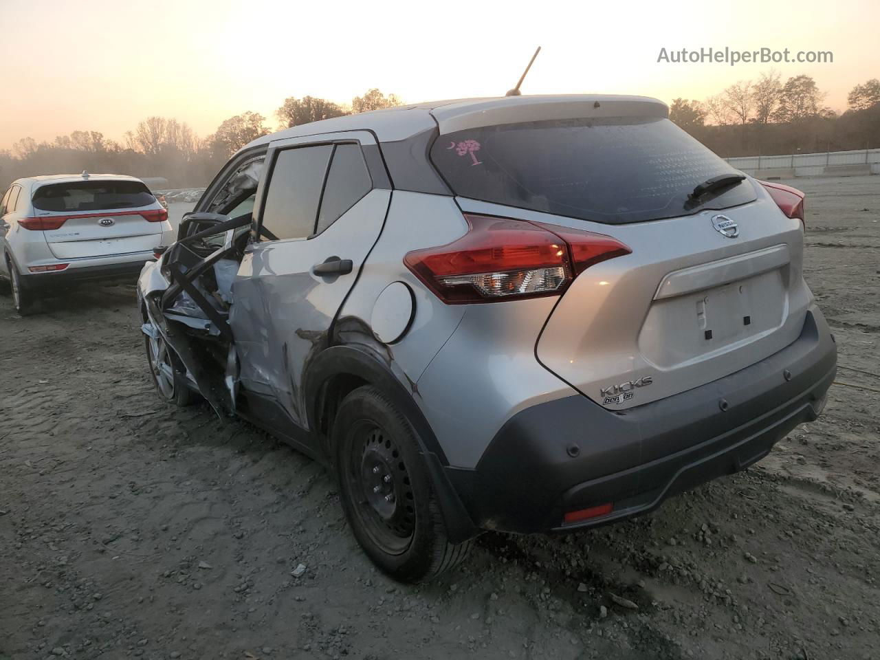 2020 Nissan Kicks S Серебряный vin: 3N1CP5BV1LL494961