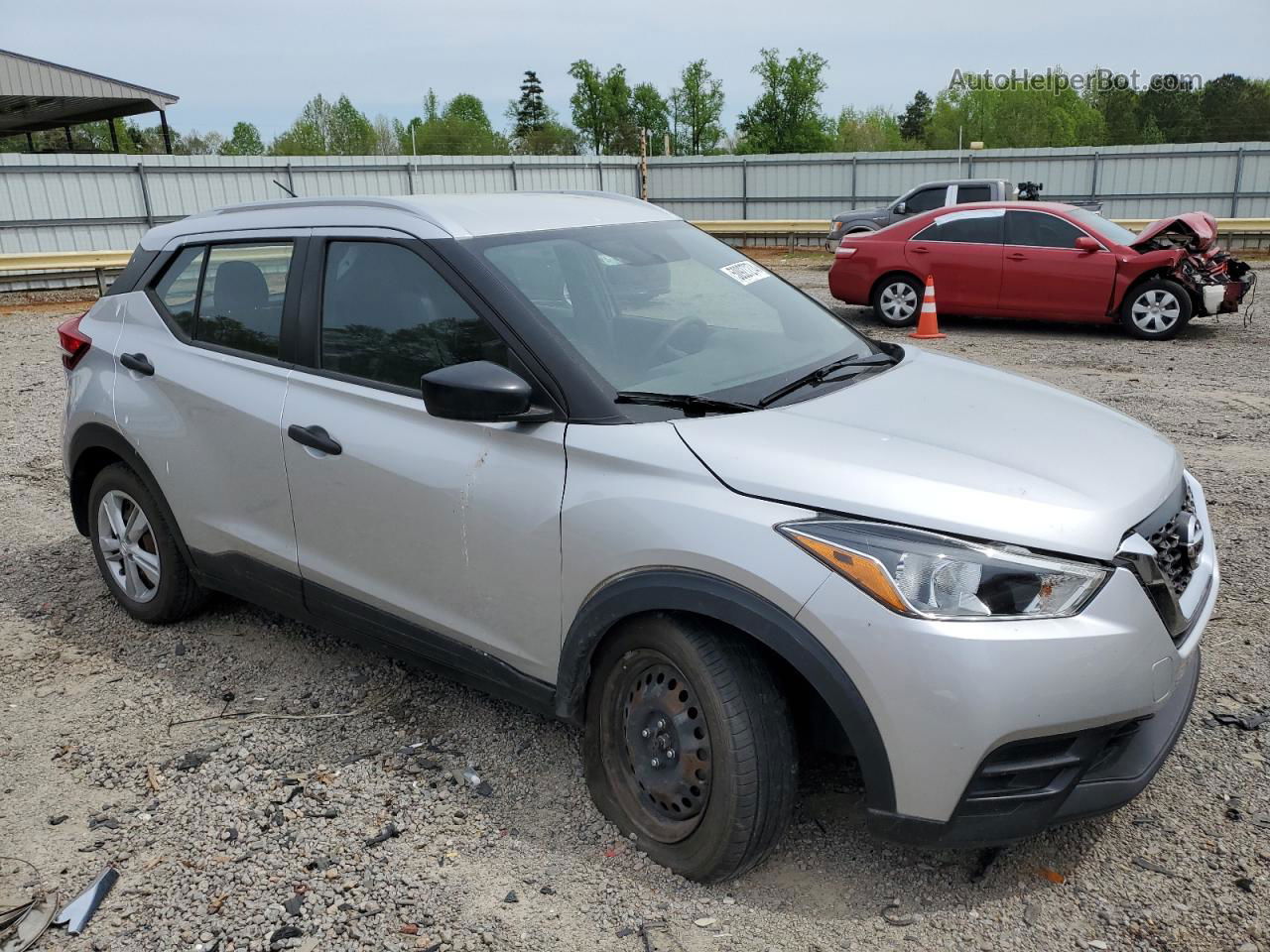 2018 Nissan Kicks S Серебряный vin: 3N1CP5CU1JL519618