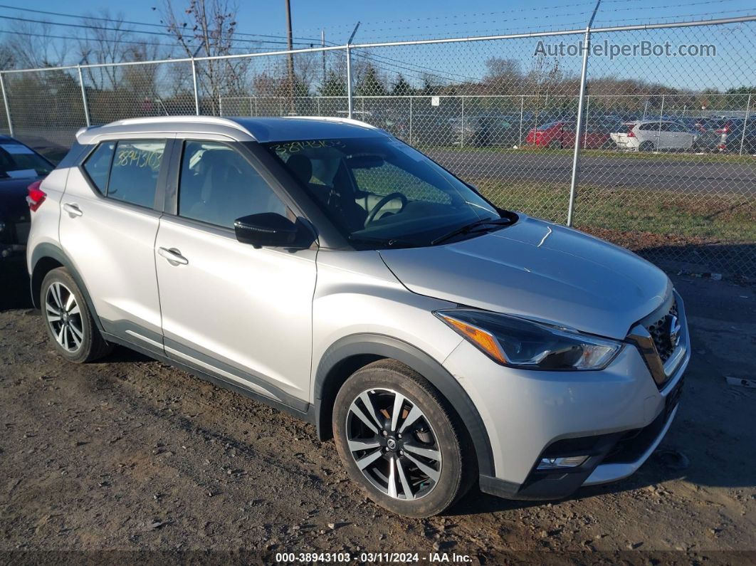 2018 Nissan Kicks Sr Silver vin: 3N1CP5CU1JL535012