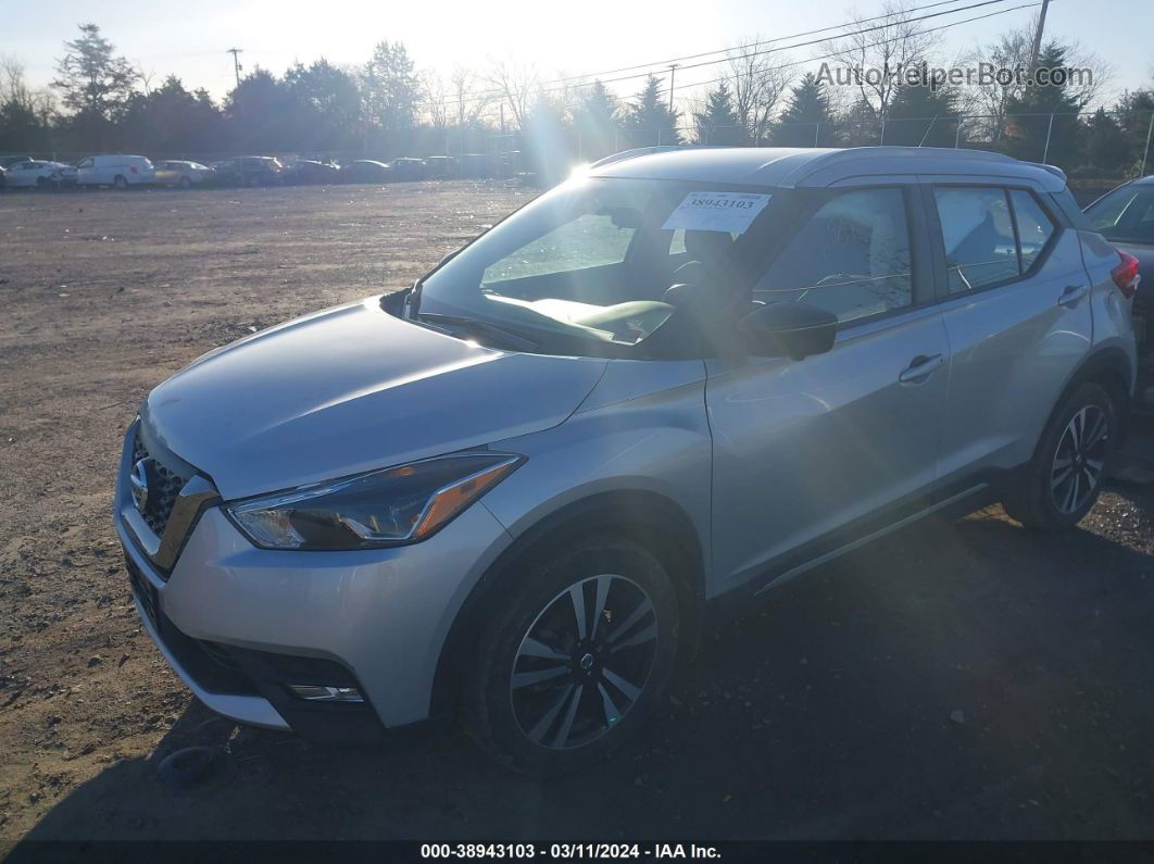 2018 Nissan Kicks Sr Silver vin: 3N1CP5CU1JL535012