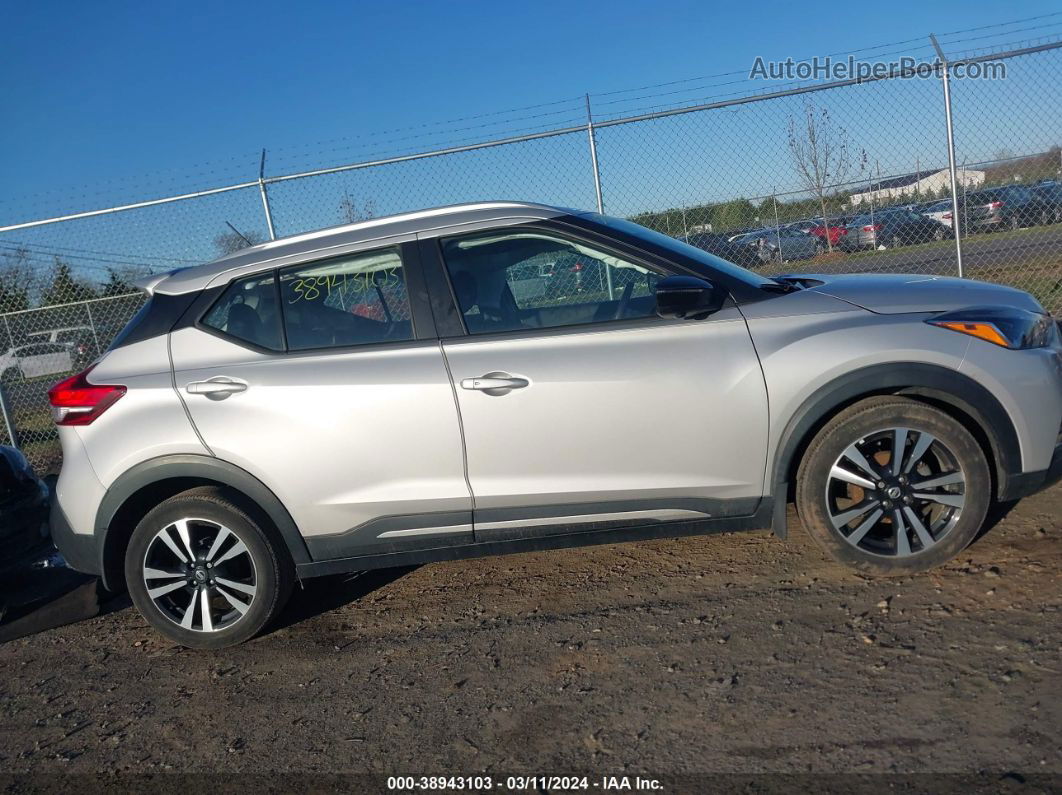 2018 Nissan Kicks Sr Silver vin: 3N1CP5CU1JL535012