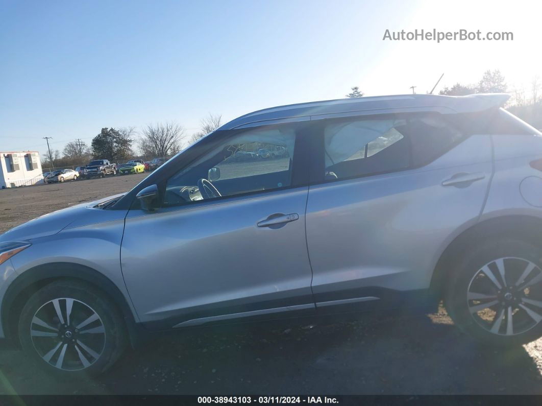 2018 Nissan Kicks Sr Silver vin: 3N1CP5CU1JL535012