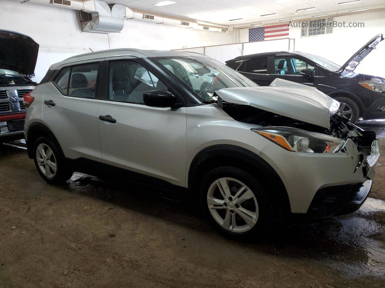 2018 Nissan Kicks S Silver vin: 3N1CP5CU5JL525339