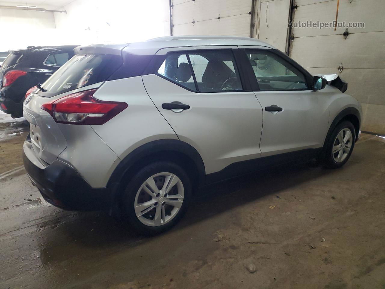 2018 Nissan Kicks S Silver vin: 3N1CP5CU5JL525339