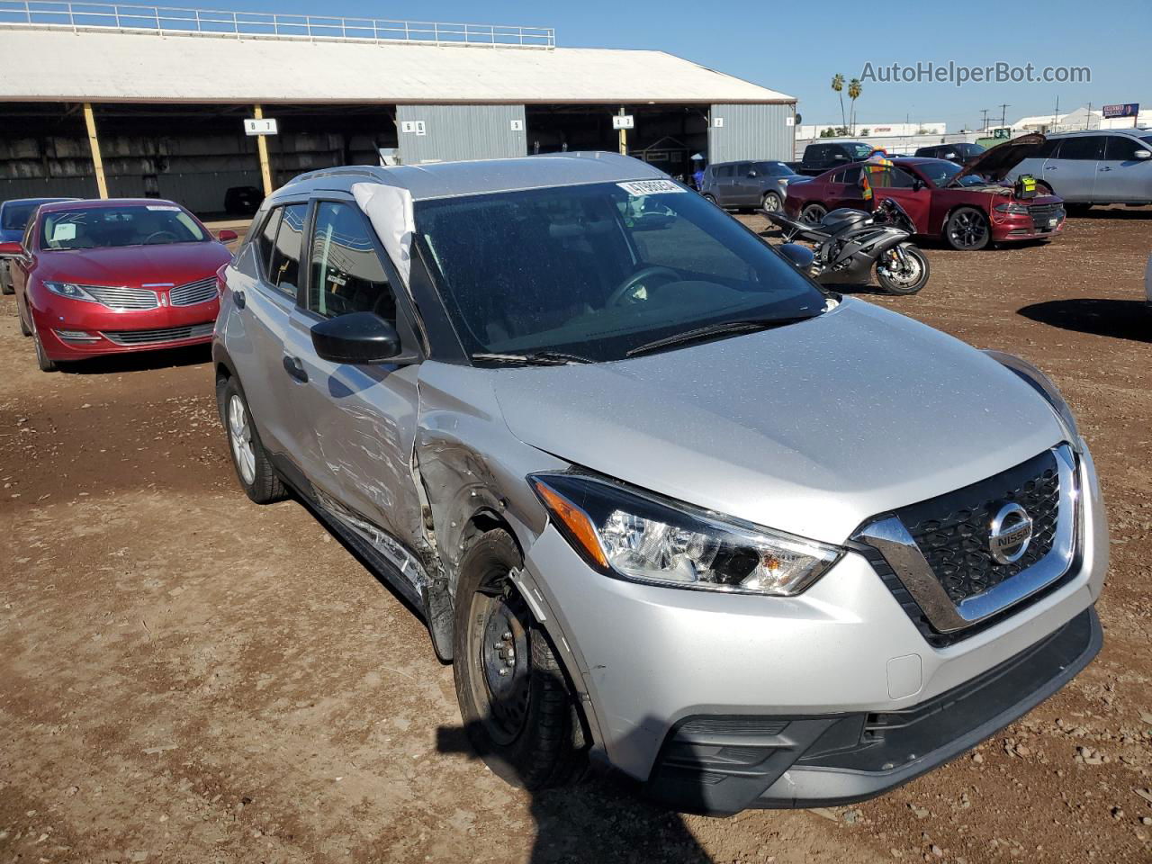 2018 Nissan Kicks S Серебряный vin: 3N1CP5CU7JL517047