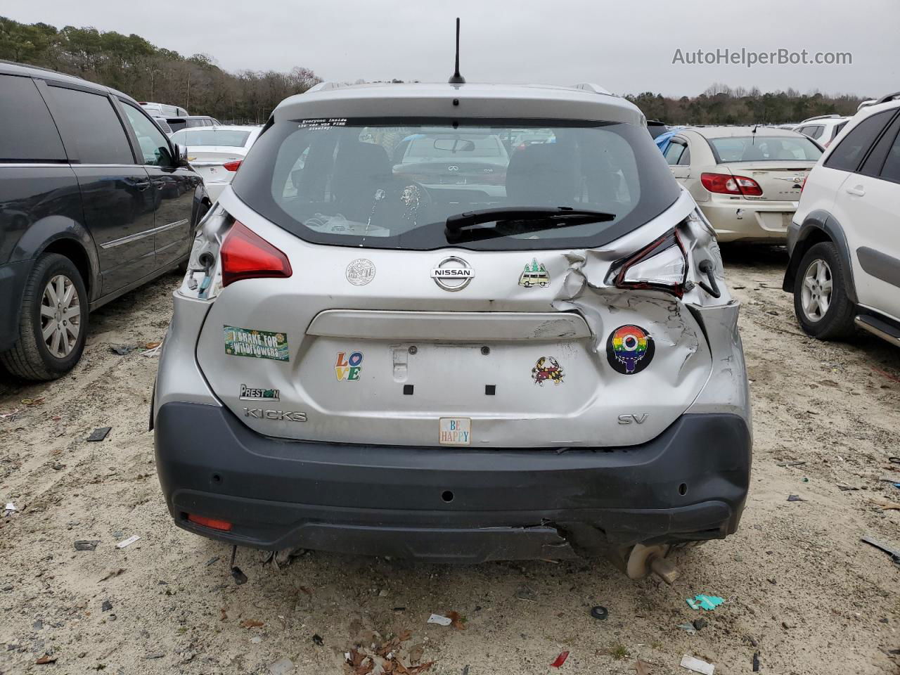 2018 Nissan Kicks S Silver vin: 3N1CP5CU7JL531028