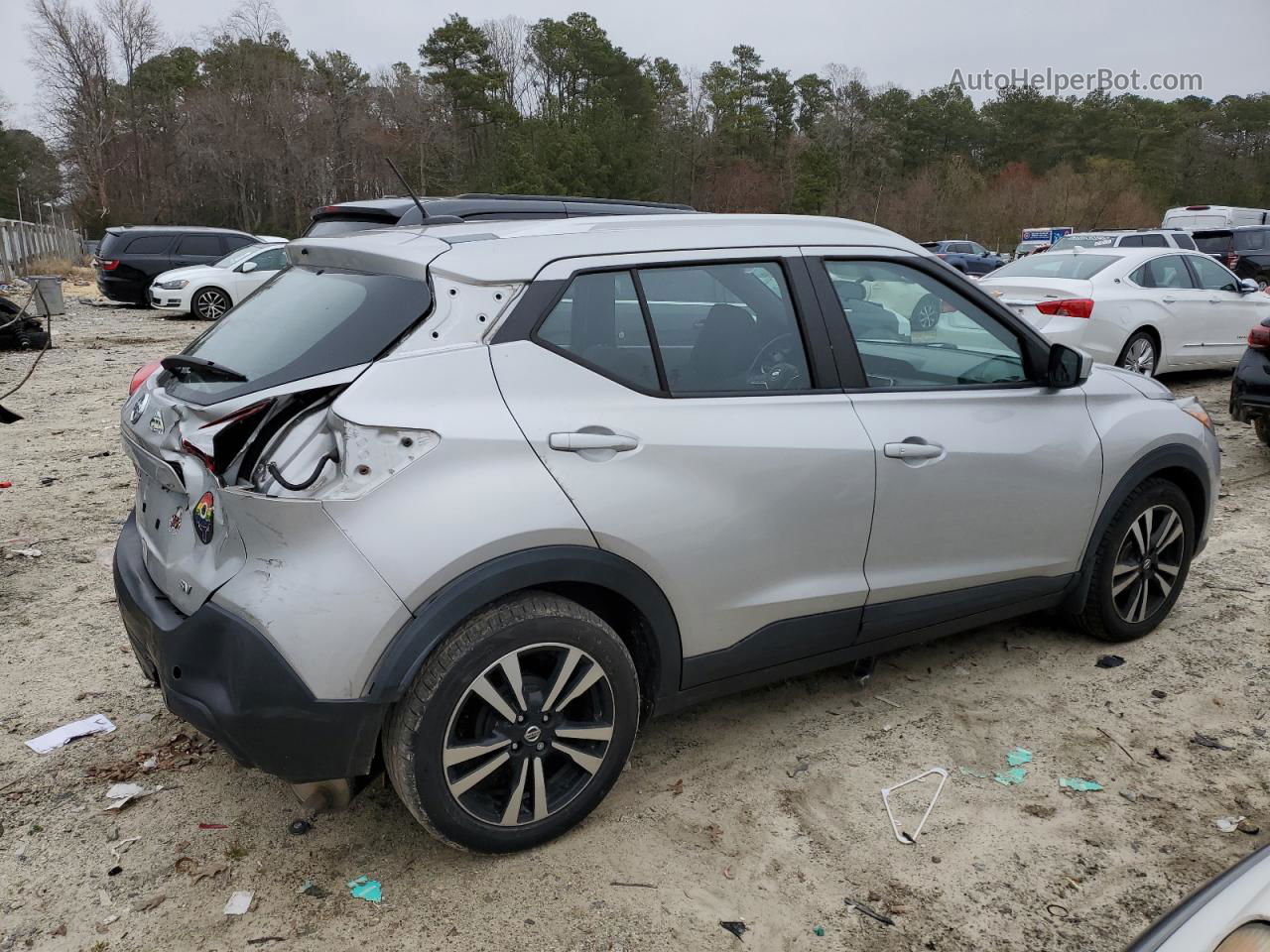 2018 Nissan Kicks S Серебряный vin: 3N1CP5CU7JL531028