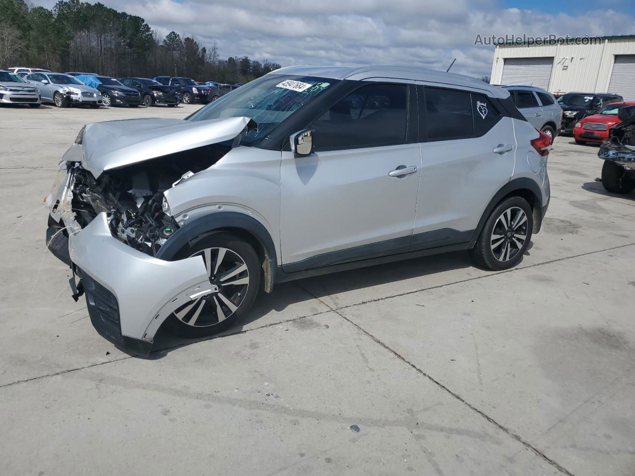 2018 Nissan Kicks S Серебряный vin: 3N1CP5CU9JL510388