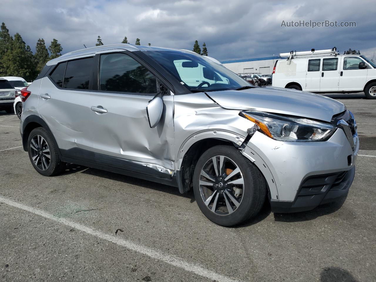 2020 Nissan Kicks Sv Серебряный vin: 3N1CP5CV1LL534082