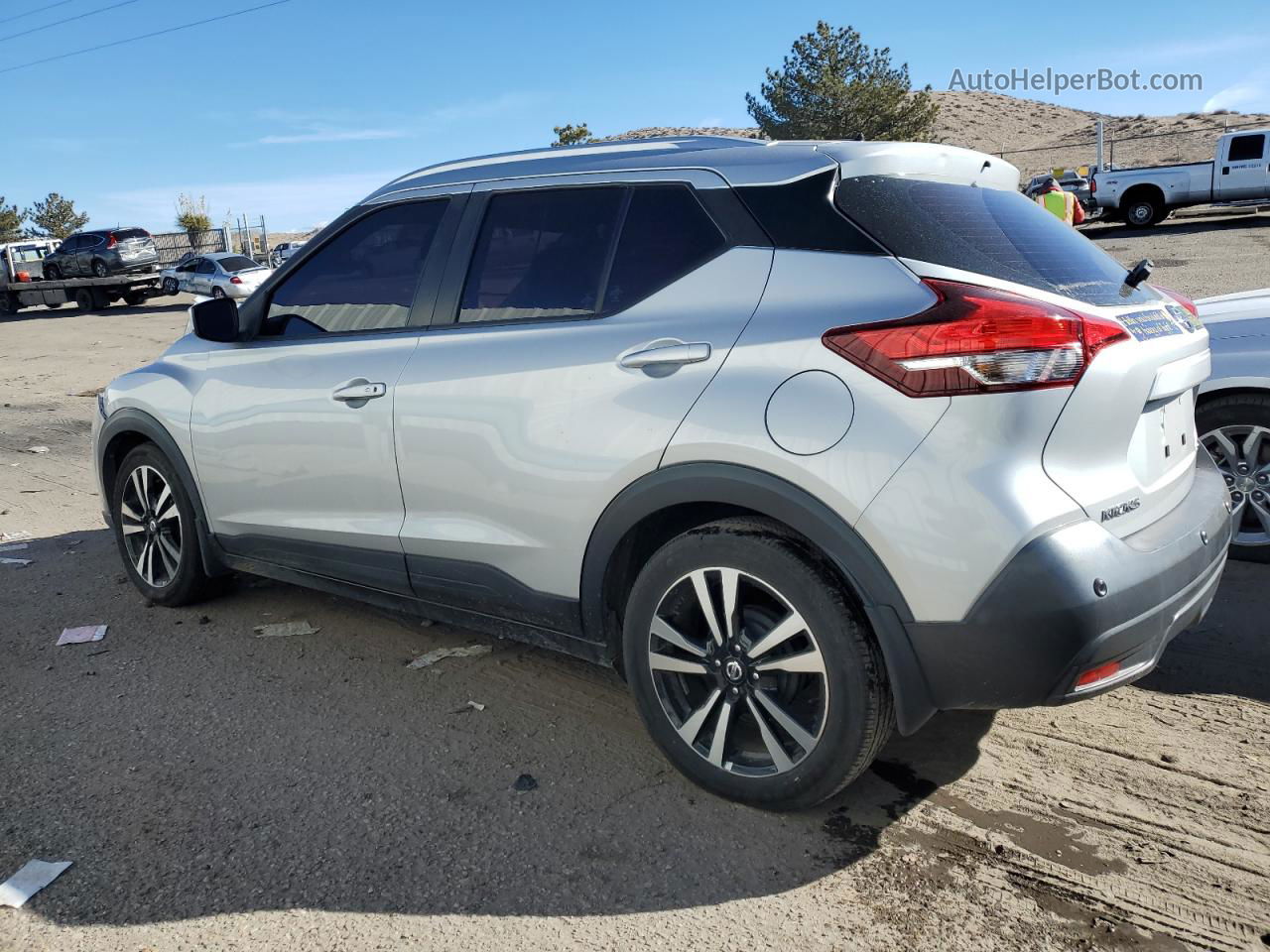 2020 Nissan Kicks Sv Серебряный vin: 3N1CP5CV4LL533217