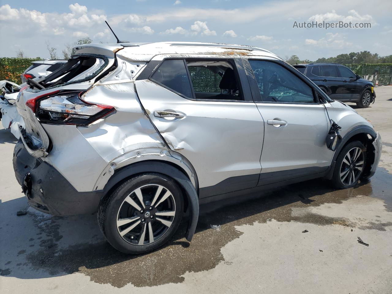 2020 Nissan Kicks Sv Серебряный vin: 3N1CP5CV5LL537440