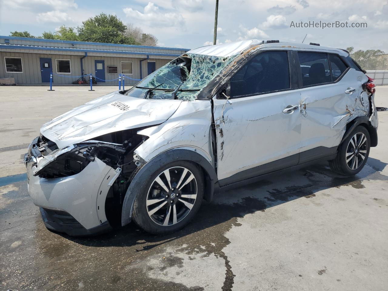 2020 Nissan Kicks Sv Серебряный vin: 3N1CP5CV5LL537440