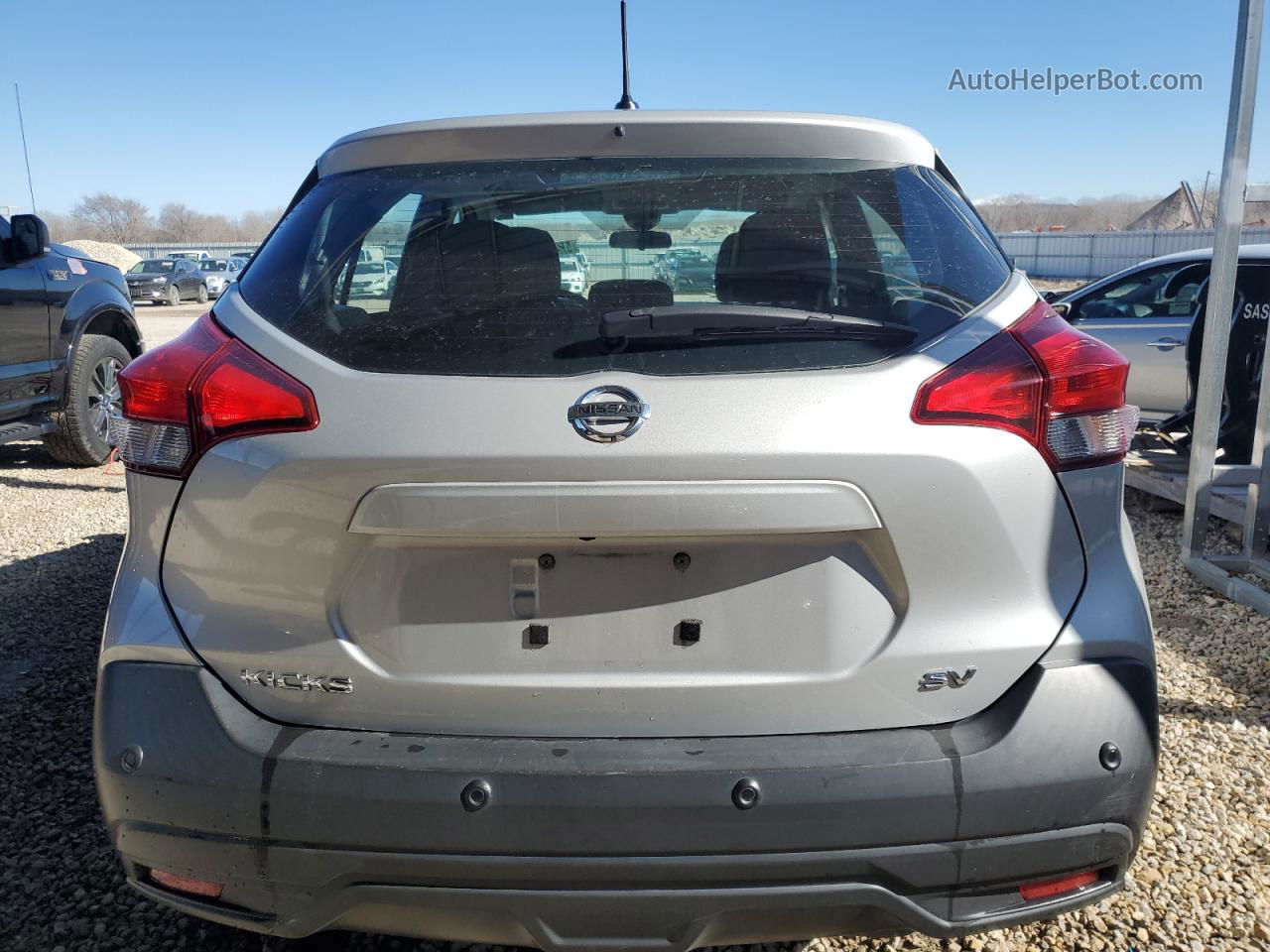 2020 Nissan Kicks Sv Серебряный vin: 3N1CP5CV7LL509798