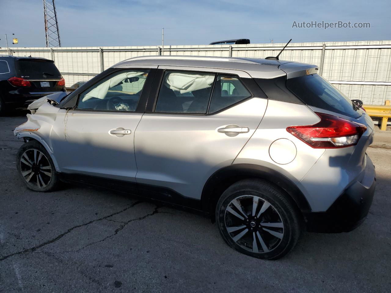 2020 Nissan Kicks Sv Серебряный vin: 3N1CP5CV8LL497595