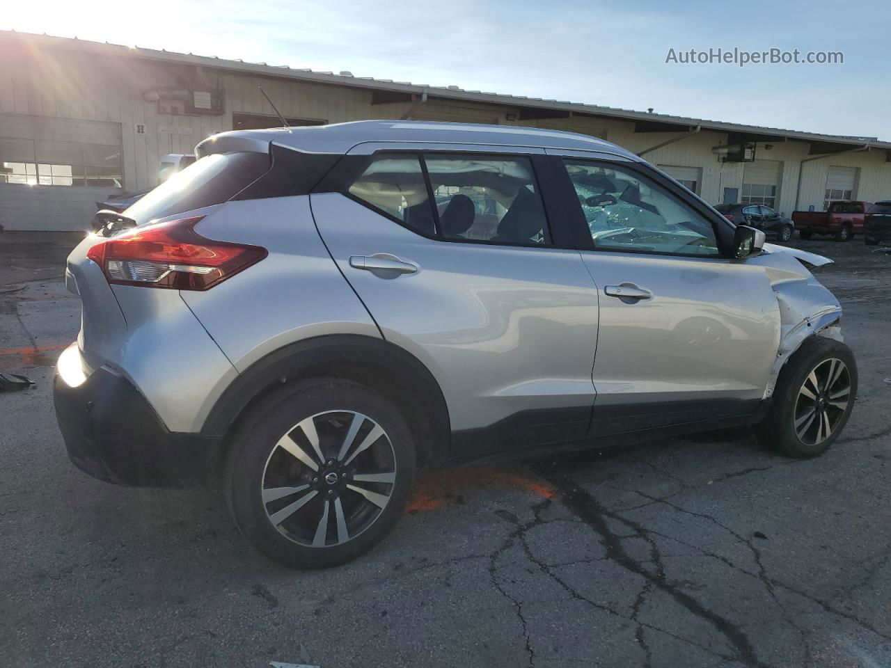 2020 Nissan Kicks Sv Silver vin: 3N1CP5CV8LL497595