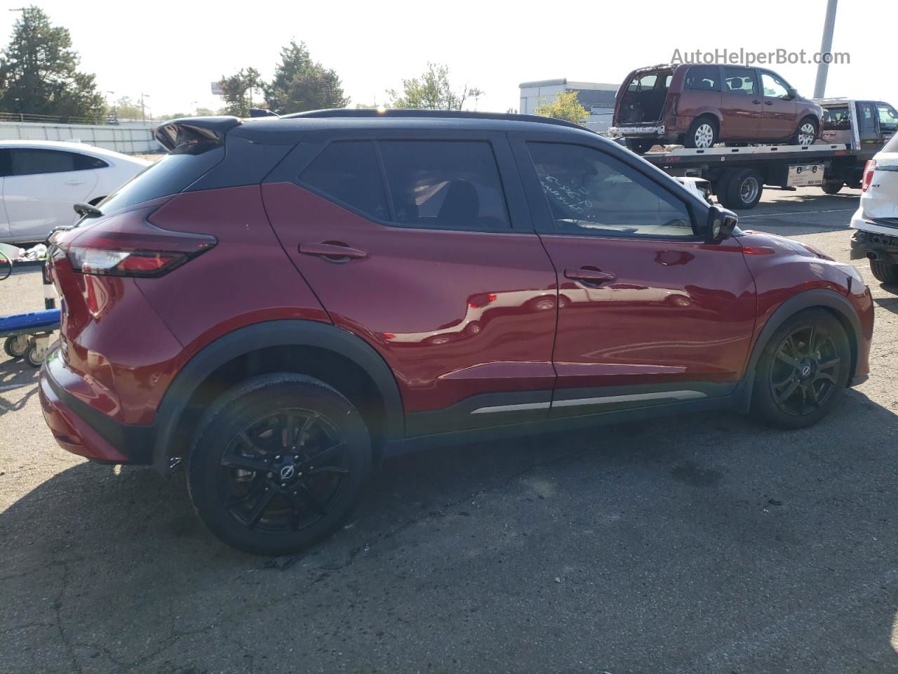 2022 Nissan Kicks Sr Burgundy vin: 3N1CP5DV3NL478132