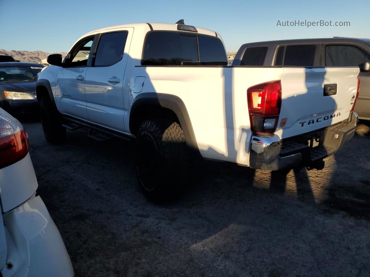 2019 Toyota Tacoma Double Cab White vin: 3TMAZ5CN2KM088273