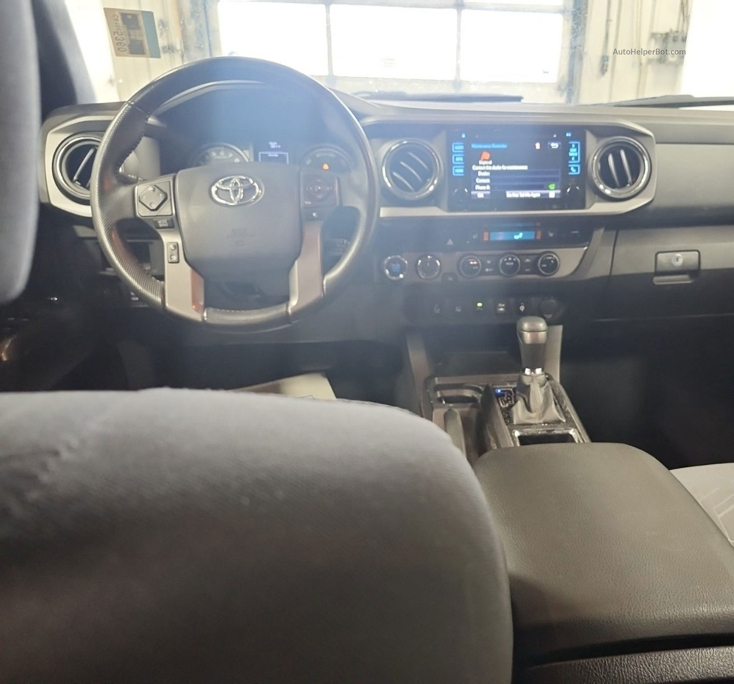 2017 Toyota Tacoma Trd Sport Серебряный vin: 3TMCZ5AN1HM099396