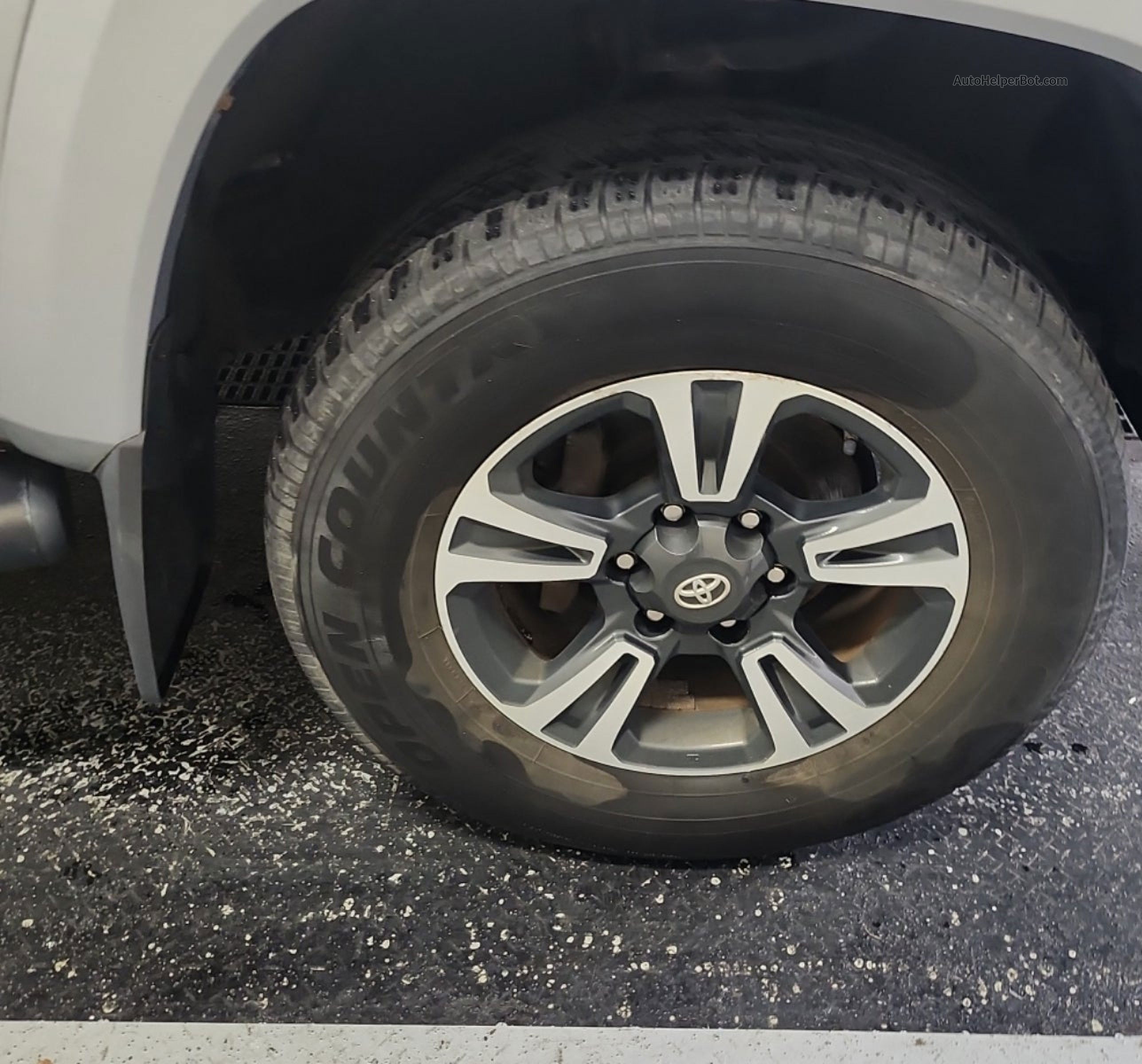 2017 Toyota Tacoma Trd Sport Серебряный vin: 3TMCZ5AN1HM099396