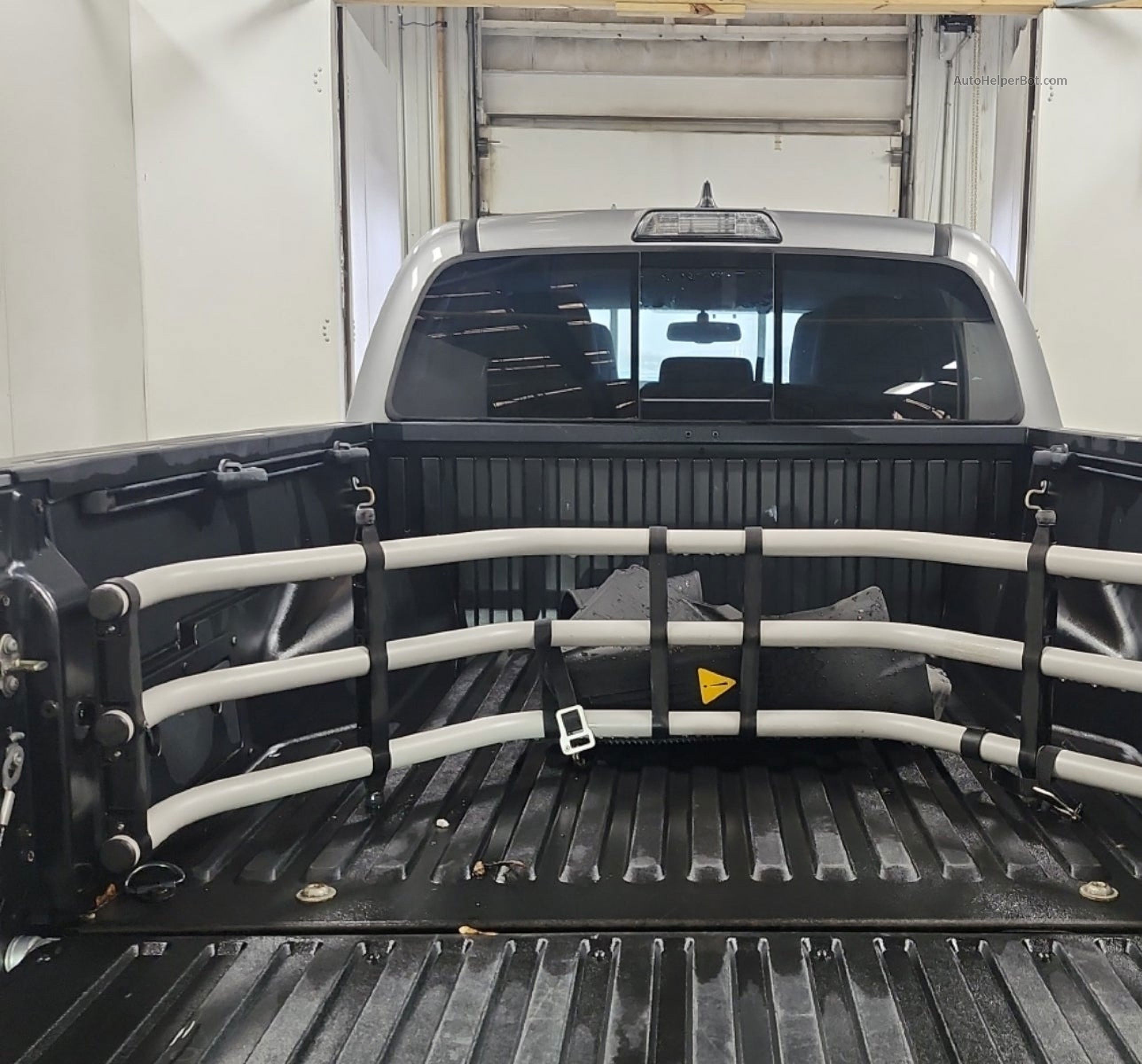 2017 Toyota Tacoma Trd Sport Серебряный vin: 3TMCZ5AN1HM099396