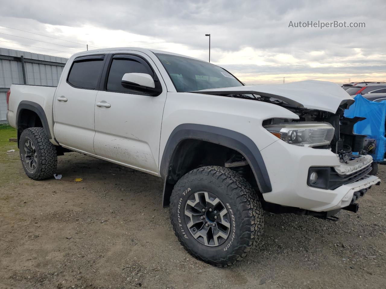 2017 Toyota Tacoma Double Cab White vin: 3TMCZ5AN6HM044989