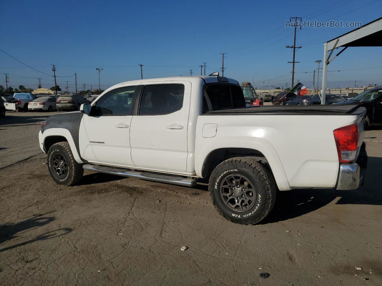2017 Toyota Tacoma Double Cab Белый vin: 3TMCZ5AN6HM075188 Damage: Left Rear Door, Heavy Scratch, 3 to 4 inches