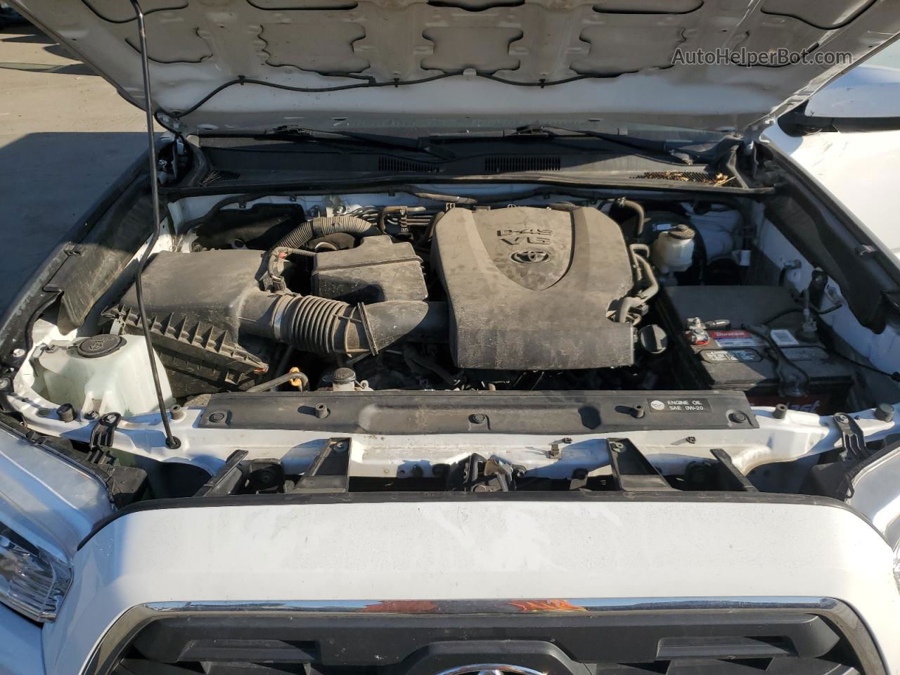 2017 Toyota Tacoma Double Cab Белый vin: 3TMCZ5AN6HM075188 Damage: Front Bumper/Cover, Heavy Scratch, 1 to 2 inches