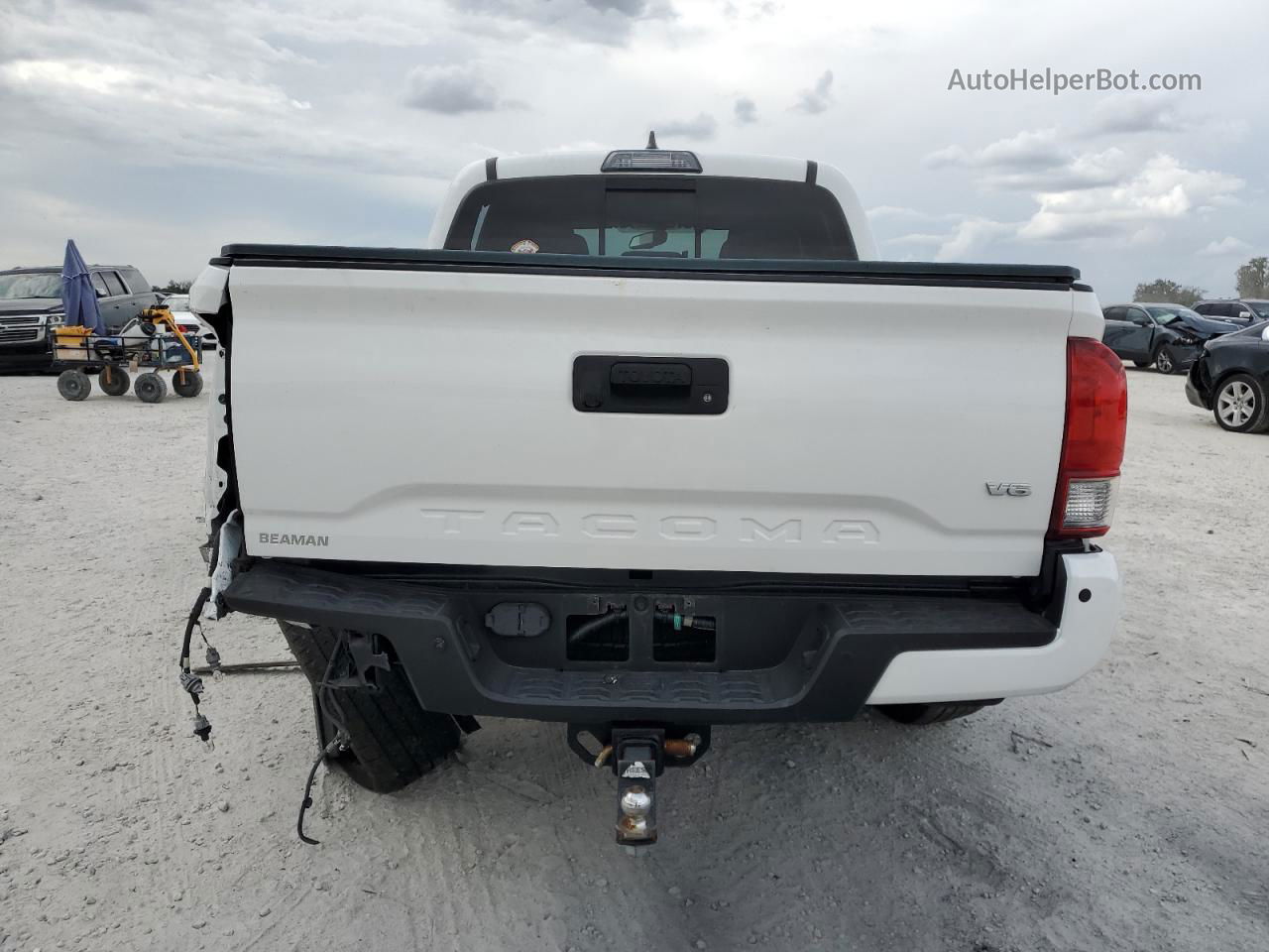 2017 Toyota Tacoma Double Cab White vin: 3TMCZ5ANXHM063660