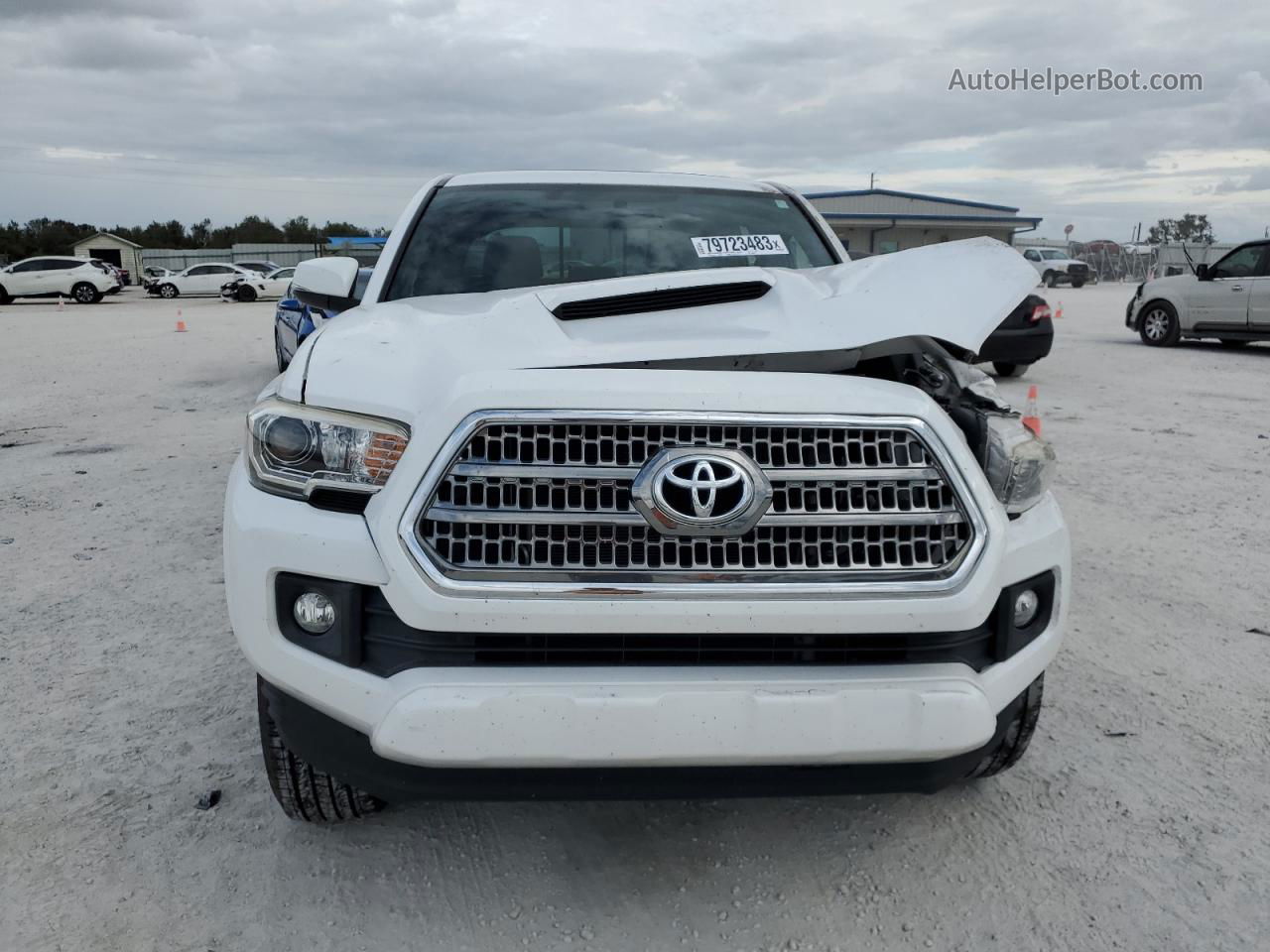 2017 Toyota Tacoma Double Cab White vin: 3TMCZ5ANXHM063660