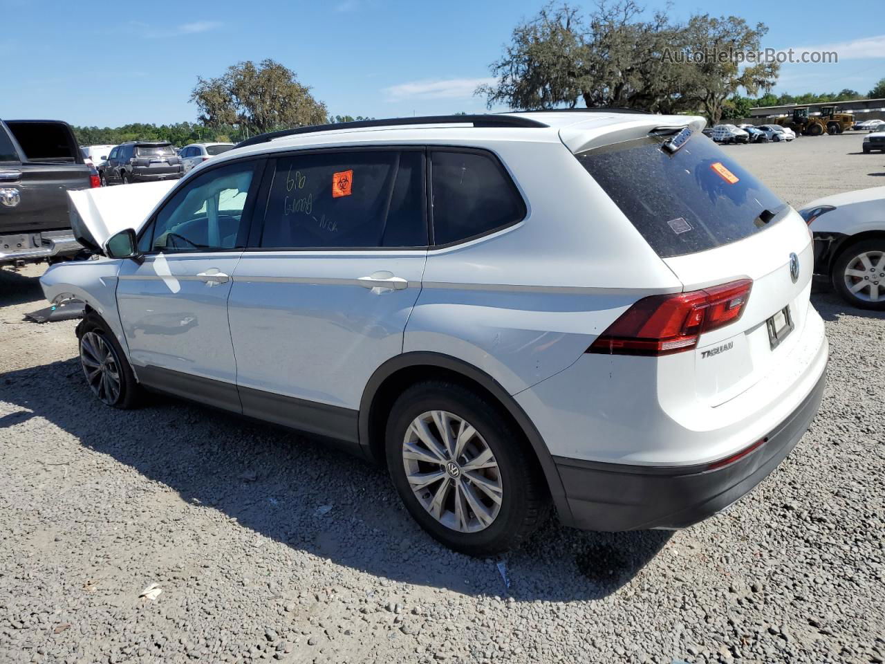 2018 Volkswagen Tiguan S White vin: 3VV0B7AX1JM042787