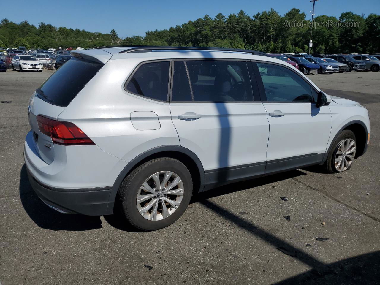 2018 Volkswagen Tiguan S White vin: 3VV0B7AX1JM067155