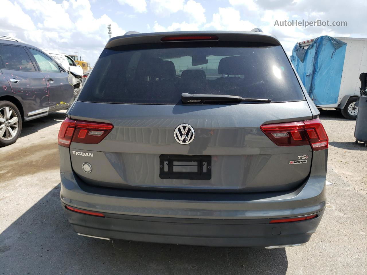 2018 Volkswagen Tiguan S Угольный vin: 3VV0B7AX2JM132644