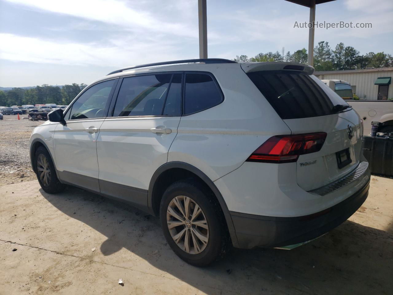 2018 Volkswagen Tiguan S White vin: 3VV0B7AX5JM051976