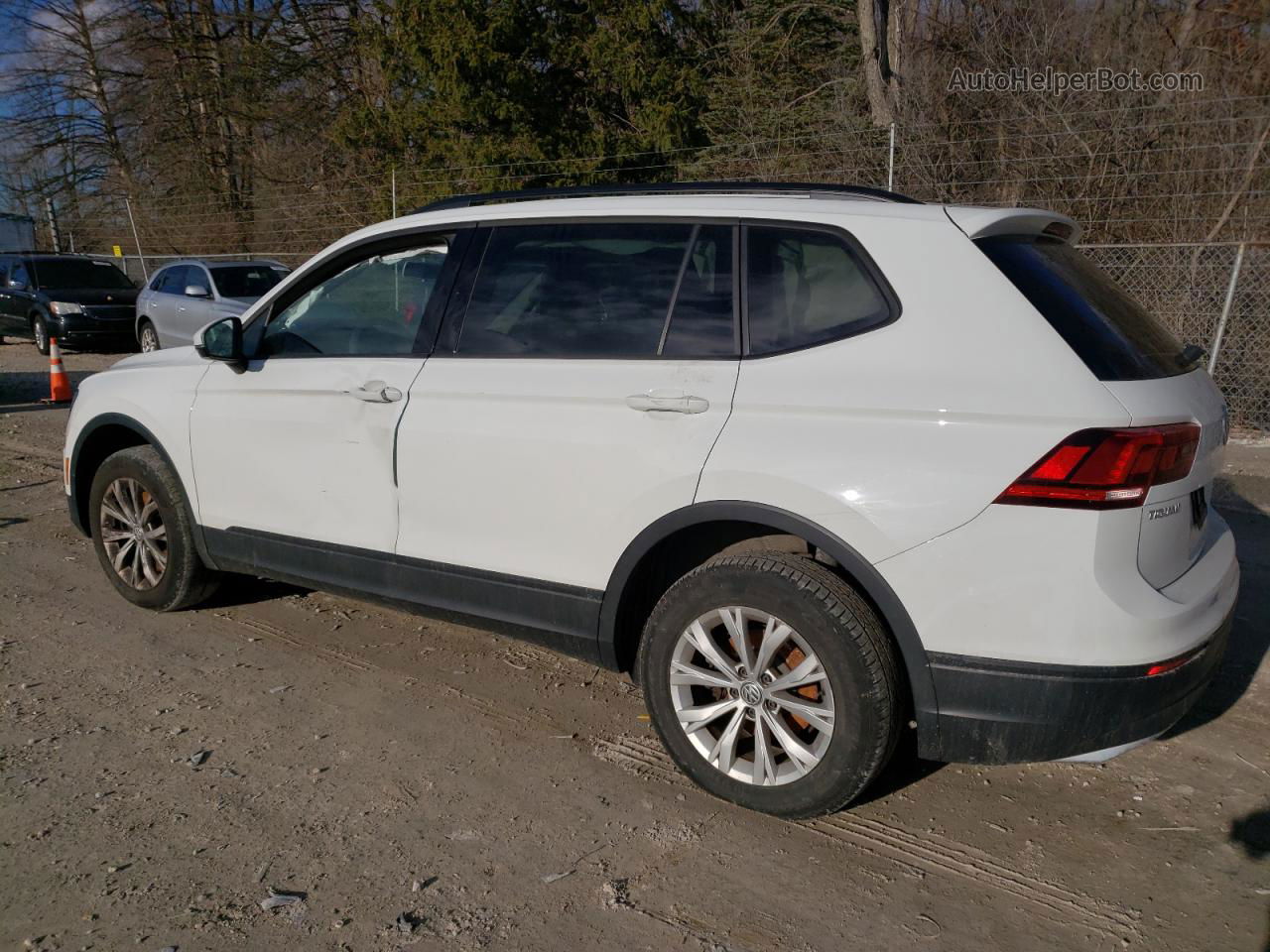 2018 Volkswagen Tiguan S White vin: 3VV0B7AX5JM072004