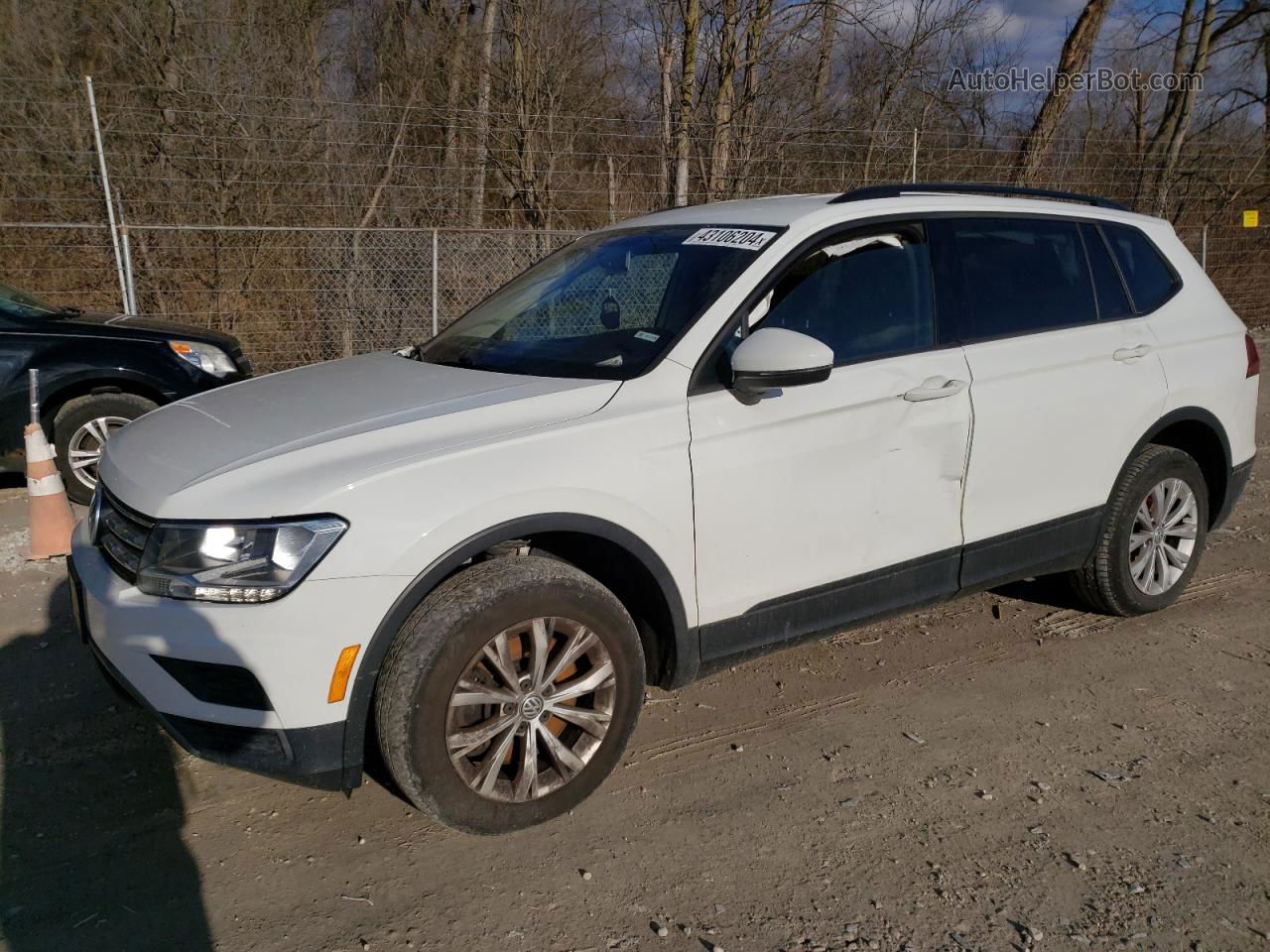 2018 Volkswagen Tiguan S White vin: 3VV0B7AX5JM072004