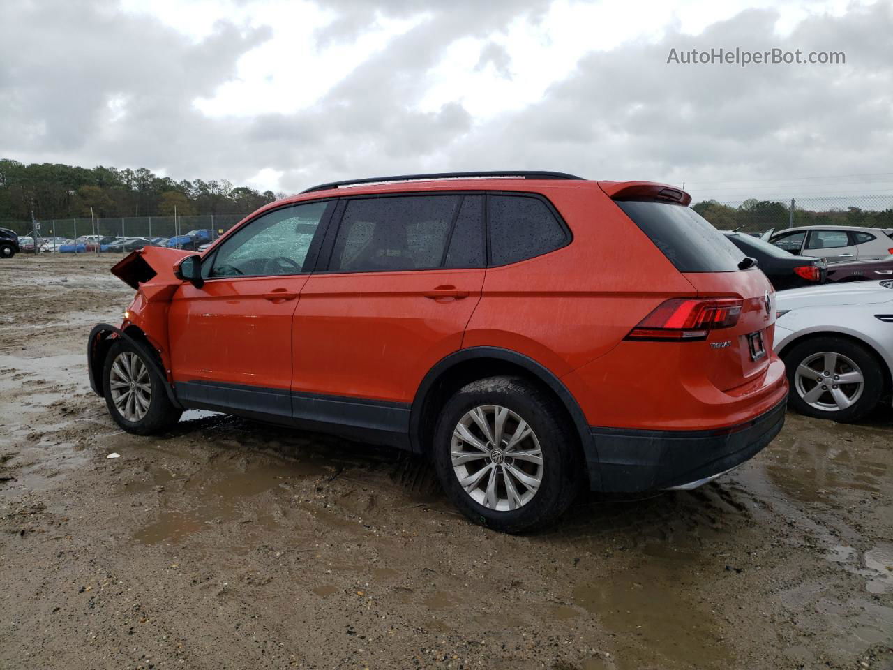 2018 Volkswagen Tiguan S Orange vin: 3VV0B7AX7JM038520