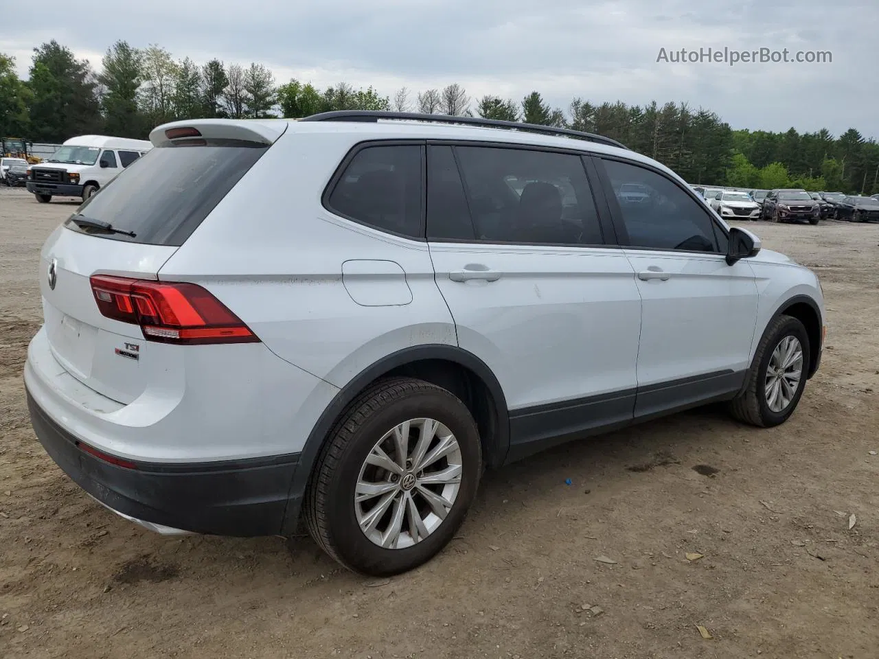 2018 Volkswagen Tiguan S White vin: 3VV0B7AX7JM132509