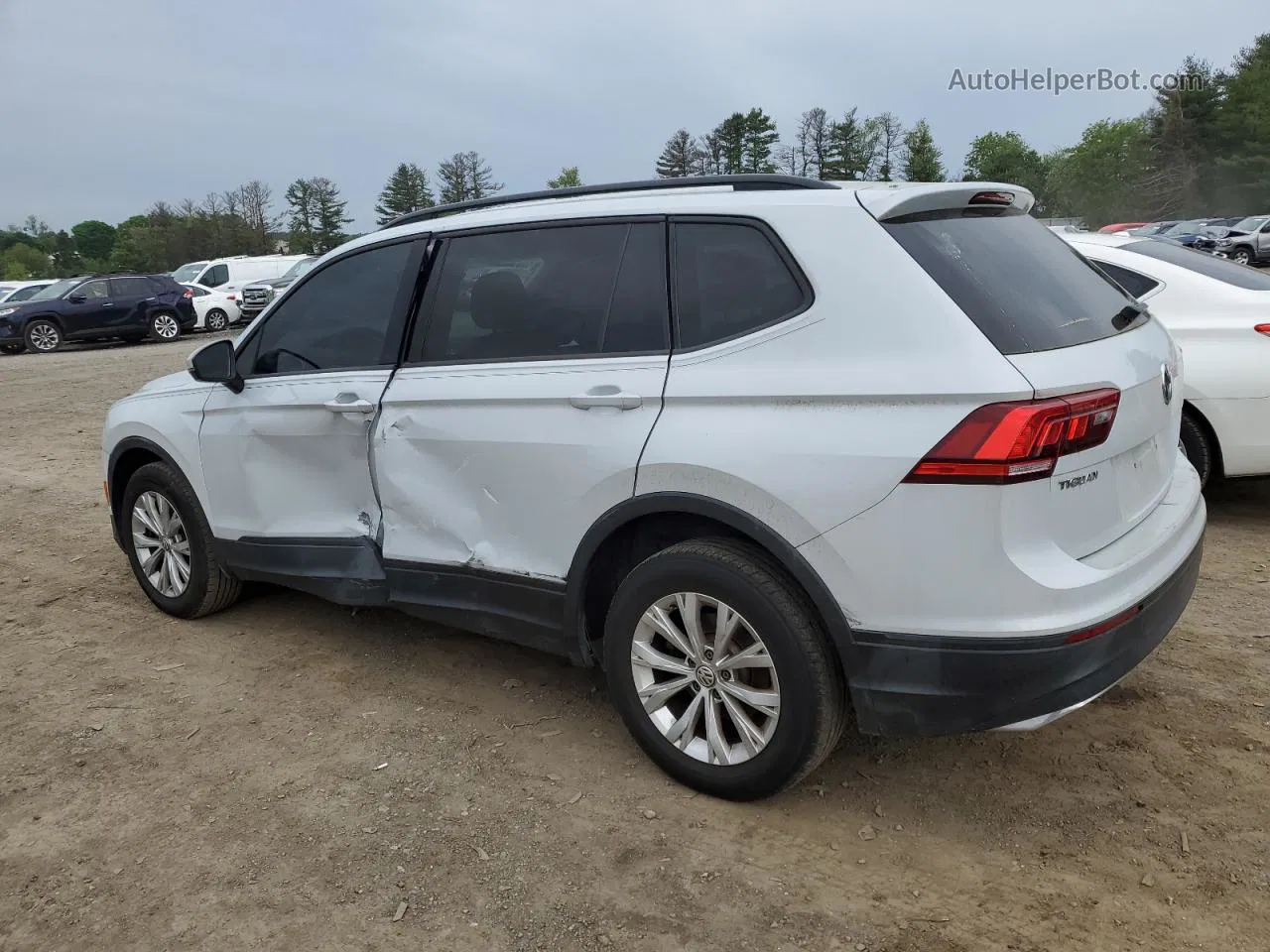 2018 Volkswagen Tiguan S White vin: 3VV0B7AX7JM132509