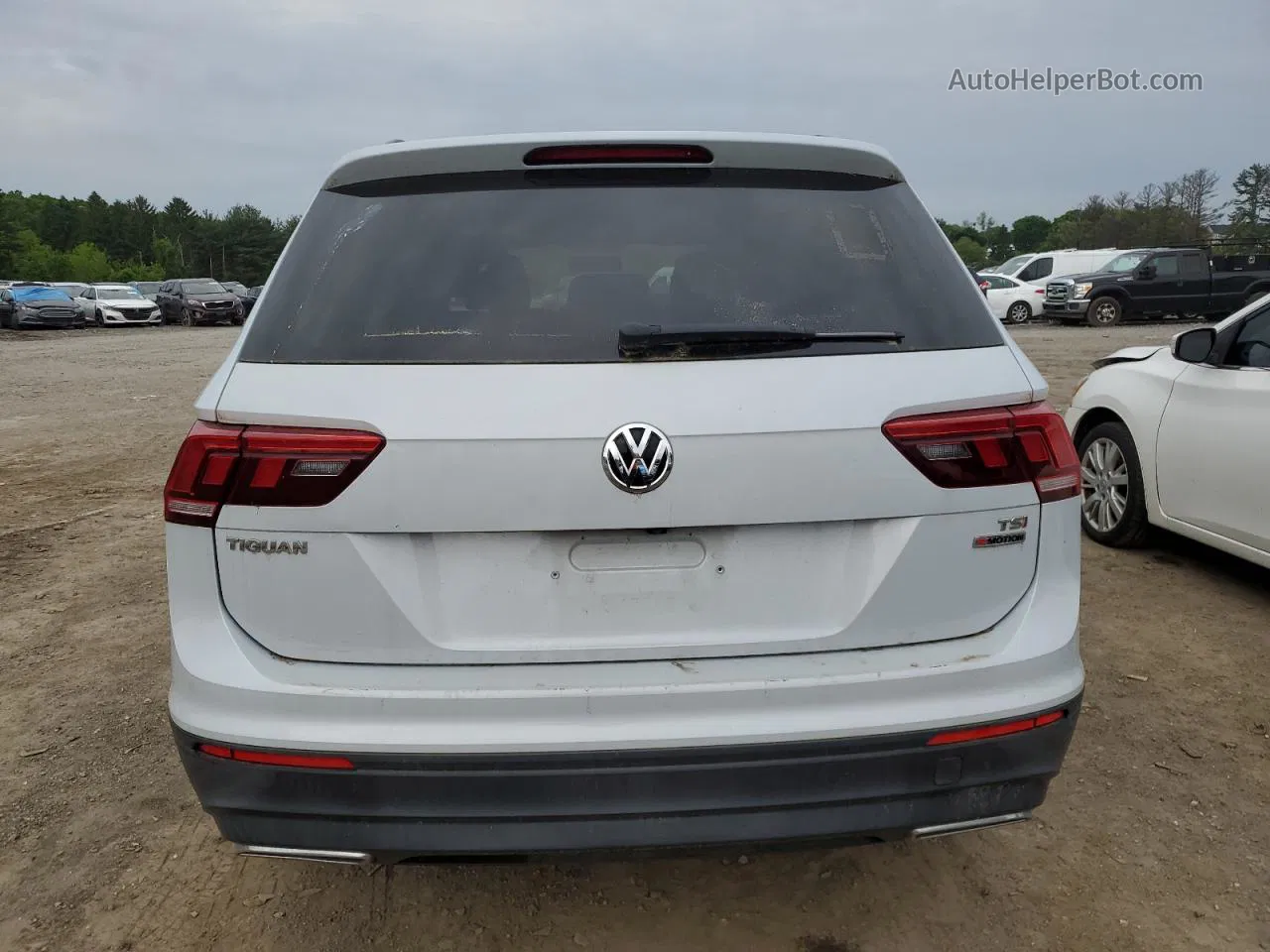 2018 Volkswagen Tiguan S White vin: 3VV0B7AX7JM132509